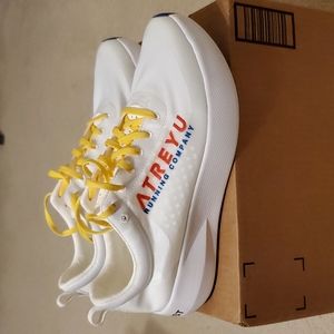 Atreyu "The Artist" size 11